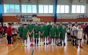 Drużyna młodych chłopców w futsal'u