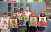 Uczniowie bioracy udzial w konkursie  plastycznym i literckim