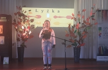 Zosia podczas recytacji wiersza Lyzka
