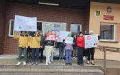 10.8.Uczniowie podczas Swiatowego dnia Rzucania Palenia Tytoniu