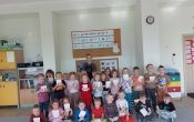 Zdjecie Biedronek z pania kosmetyczka