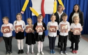 Pasowanie na czytelnika uczniow klasy I (3)