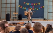 Gitarzysta podczas gry.