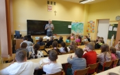 Dzieci z oddzialu przedszkolnego oraz uczniowie klas I-III SP w Milaczewie  podczas progra (6)