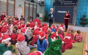 P. wojt sklada dzieciom zyczenia.