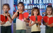 Dzieci z gr. V z serduszkami