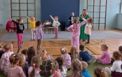 Dzieci podczas krakowiaka.