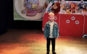 Filip Sz. na scenie (1)