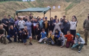 Uczniowie klas 4-8 SP w Dziadowicach na strzelnicy