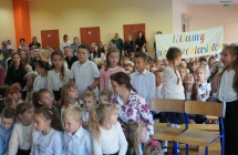 Powitanie przez uczniow starszych