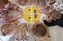 Ukladanie puzzli z usmiechnietej Buzki - grupa SOWKI