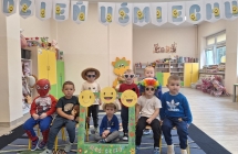 usmiechnieci chlopcy