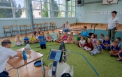 Dzieci podczas warsztatow z cieklego azotu 3