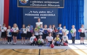 Zdjecie z nagrodami i dyplomami